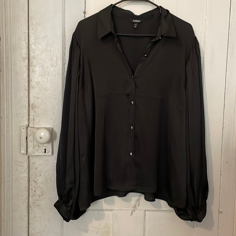 NWOT Express oversized black blouse so XL with puffy sleeves